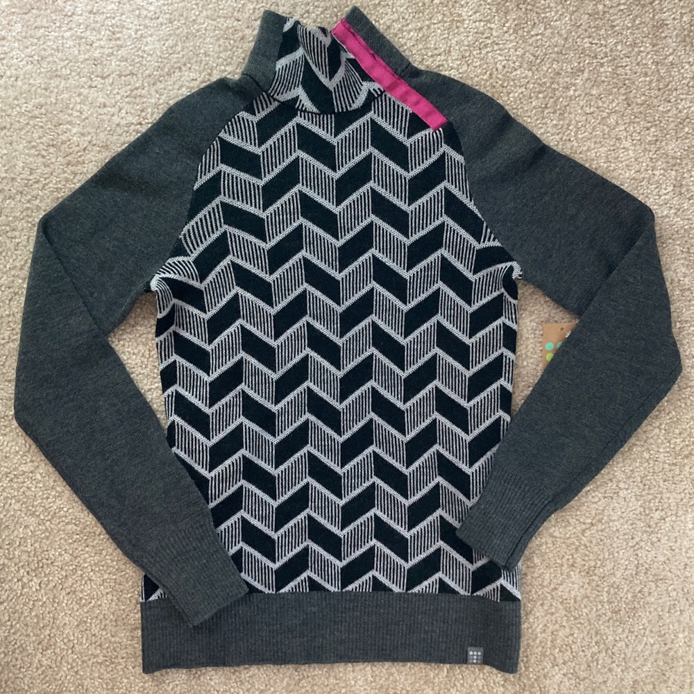 Title Nine Women’s XS sweater